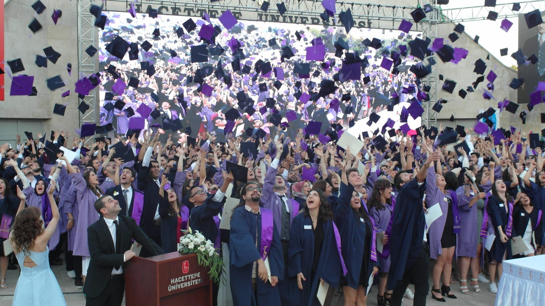 HÜ 2017-2018 DÖNEMİ MEZUNİYET TÖRENLERİ YAPILDI